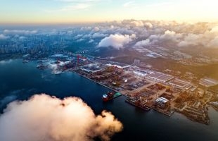 中海油（00883.HK）领涨近3%，年目标净产量超7亿，多家机构维持其“买入”评级