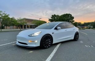 马斯克愿意在短期内牺牲特斯拉（TSLA.US）的利润，以积极争取市场份额